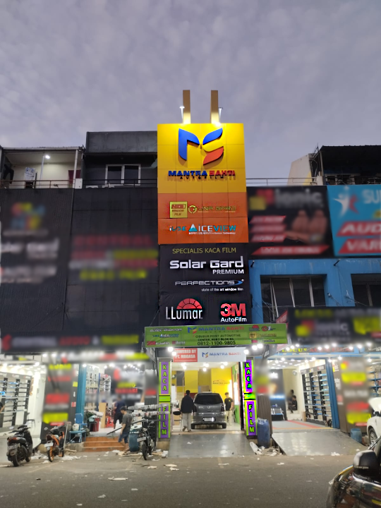 Bukan Sihir! Inilah Alasan Mengapa Warga Cibubur Rela Antre di Mantra Sakti Auto Film untuk Ganti Kaca Film Mobil Mereka